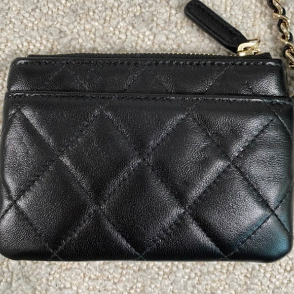 Authentic Chanel Mesh, Shiny Lambskin & Gold-Tone Metal Black Clutch On Chain - Picture 4 of 11